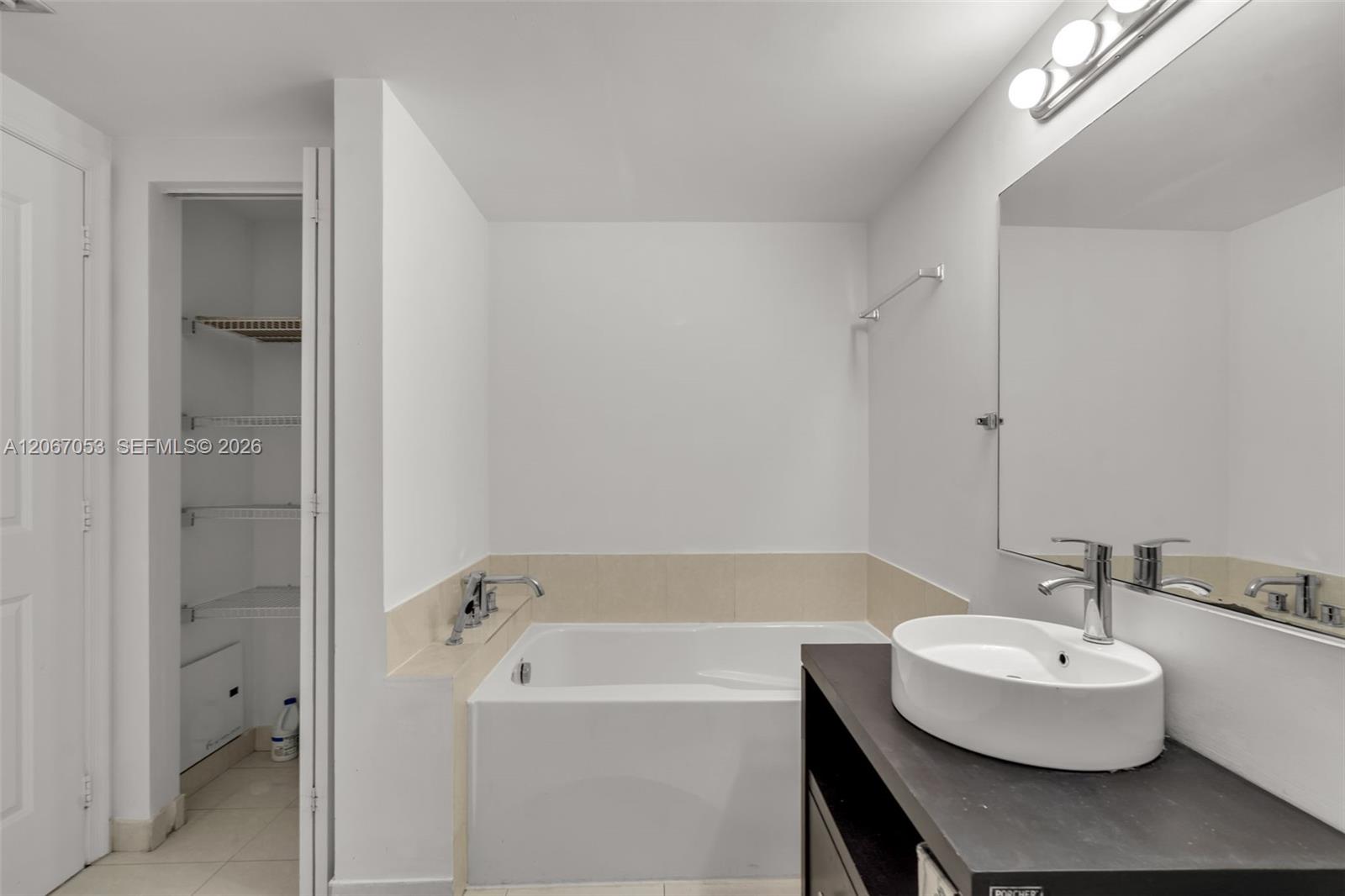 Second bathroom with tub
