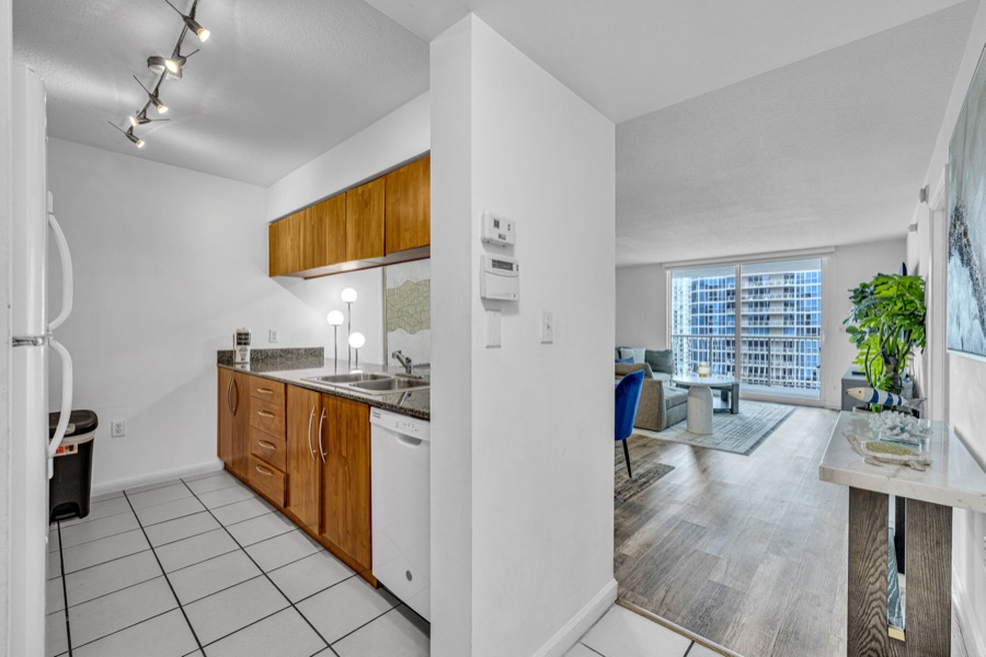 THE CLUB AT BRICKELL BAY